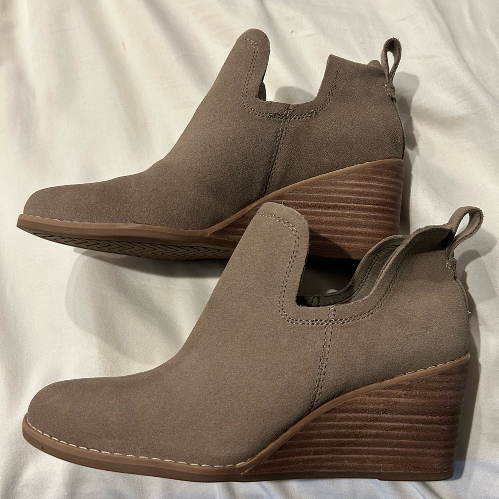 Tom’s shoes